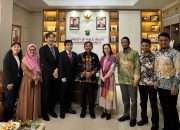 Fakultas Kesehatan Masyarakat (FKM) Universitas Hasanuddin (Unhas) menerima kunjungan tiga profesor dari Universitas Okayama, Jepang, yaitu Prof. Toshihiro Iguchi, M.D., Ph.D; Prof. Satoshi Hirohata, M.D., Ph.D; dan Dr. Kaori Yajima.