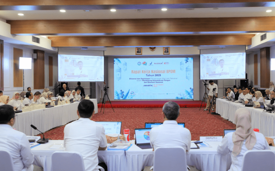 Rapat Kerja Nasional (Rakernas) BPOM di Aula Gedung Bhinneka Tunggal Ika, Selasa (18/3/2025)