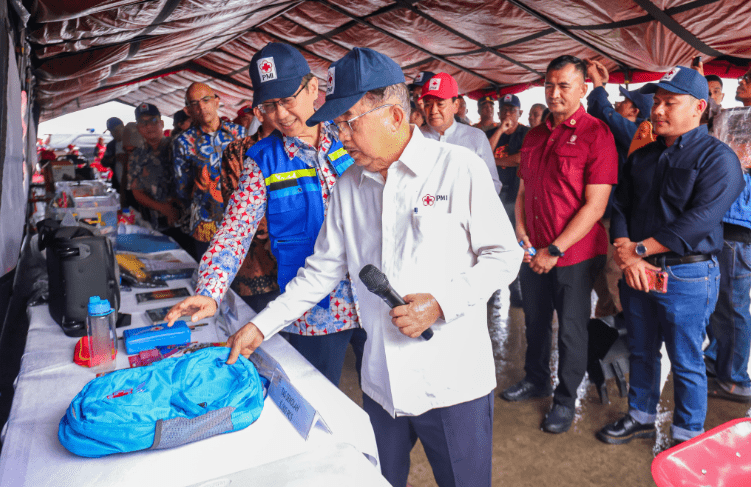 Menkes bersama Ketua PMI HM Jusuf Kalla