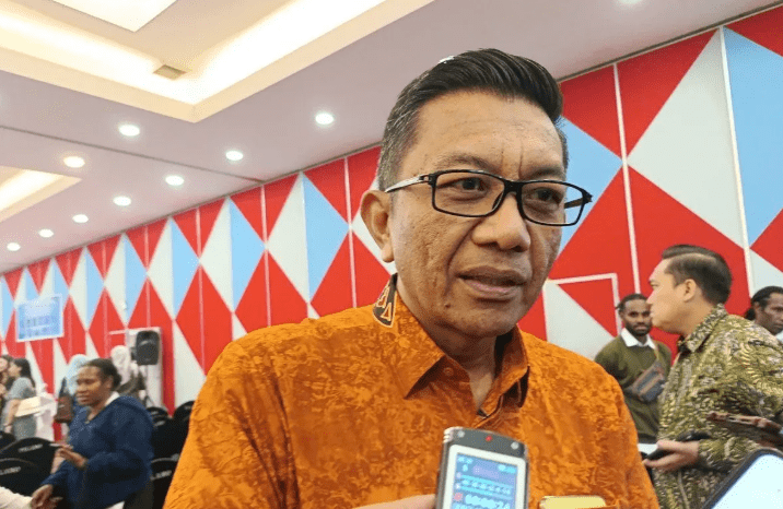 Direktur Pelayanan Klinis Kemenkes RI dr Obrin Parulin diwawancarai wartawan di Wamena, Kabupaten Jayawijaya, Papua Pegunungan terkait rencana pembangunan rumah sakit provinsi (Foto antara)