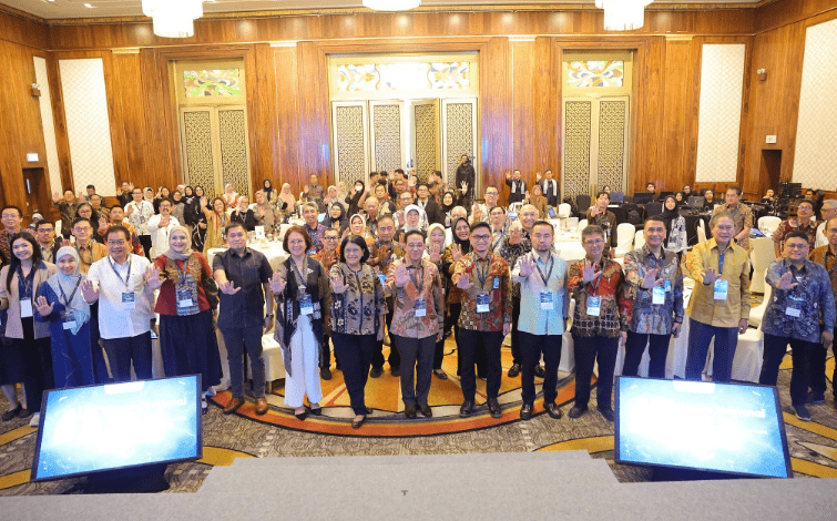 Wakil Menteri Kesehatan, Benjamin Paulus Octavianus saat membuka Forum Nasional Tuberkulosis 2026 di Jakarta, Selasa (7/7/2026).