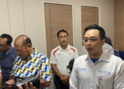 Direktur RS Primaya Semarang, Aditya Nugraha (kanan) memberi penjelasan terkait atlet Porprov Jawa Tengah yang meninggal setelah operasi (Foto Detik)